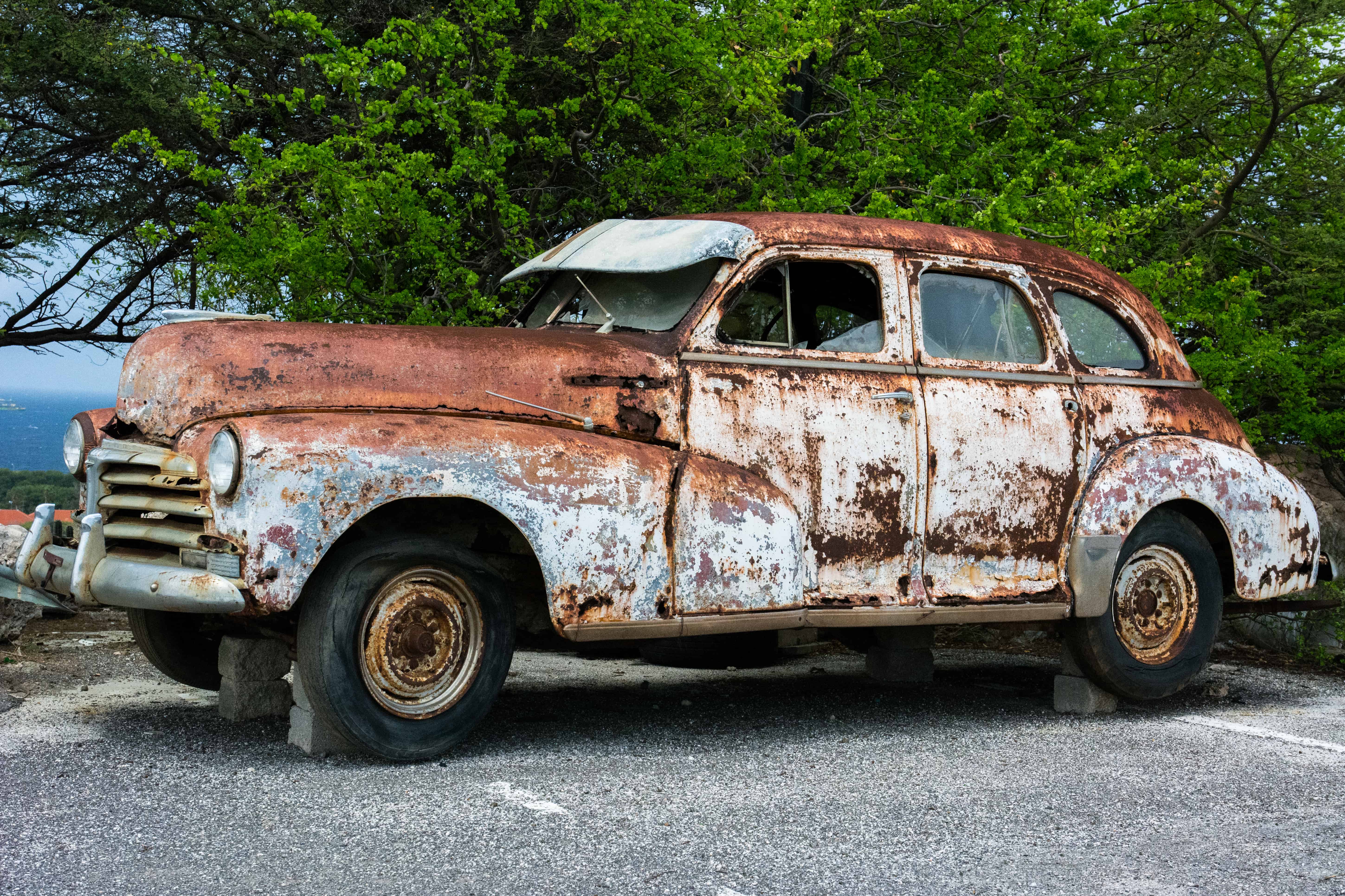 broken-car-vehicle-vintage Avoir de l'arthrose lombaire ne vous transforme pas en voiture rouillée