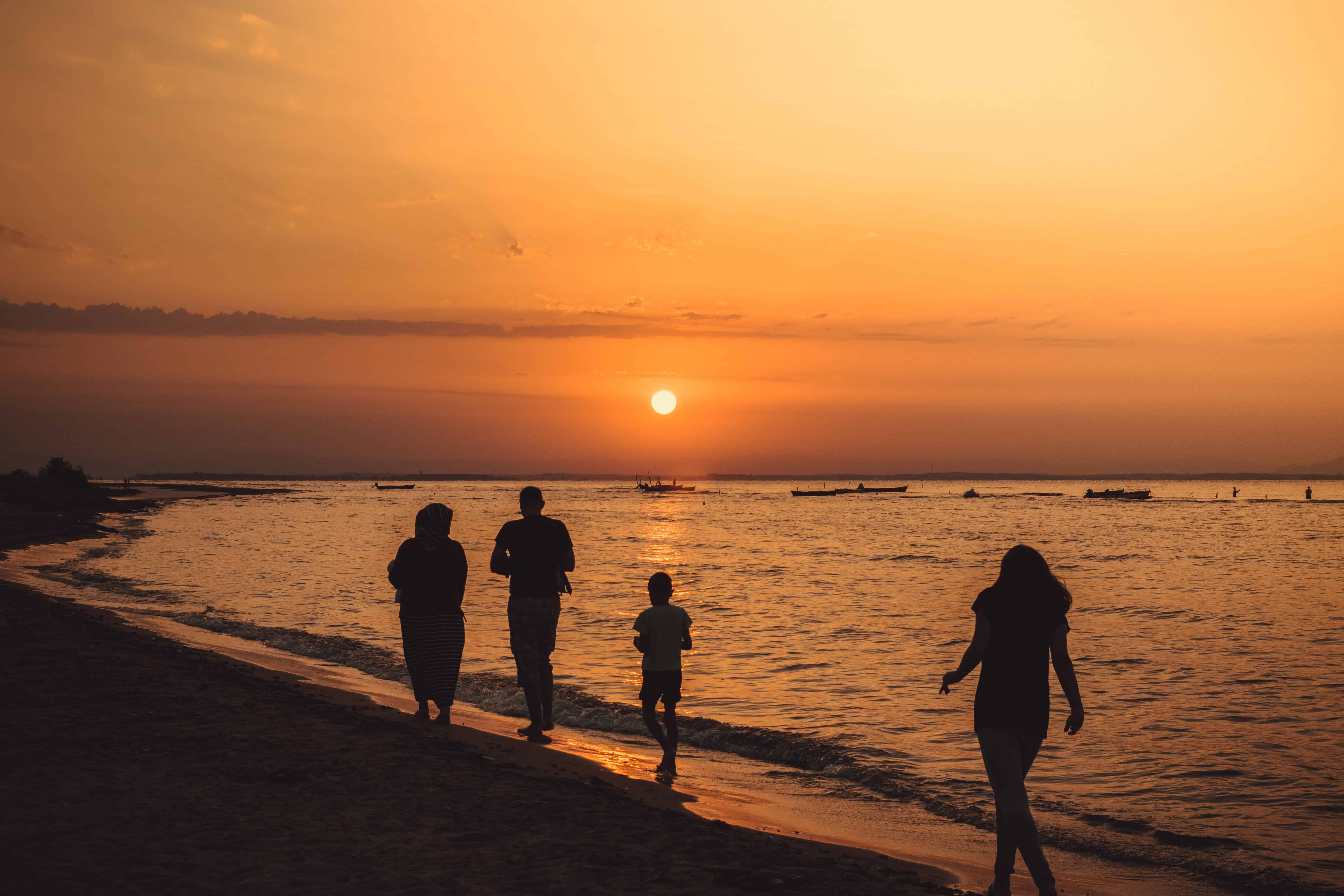 backlit-beach-dawn-1129615