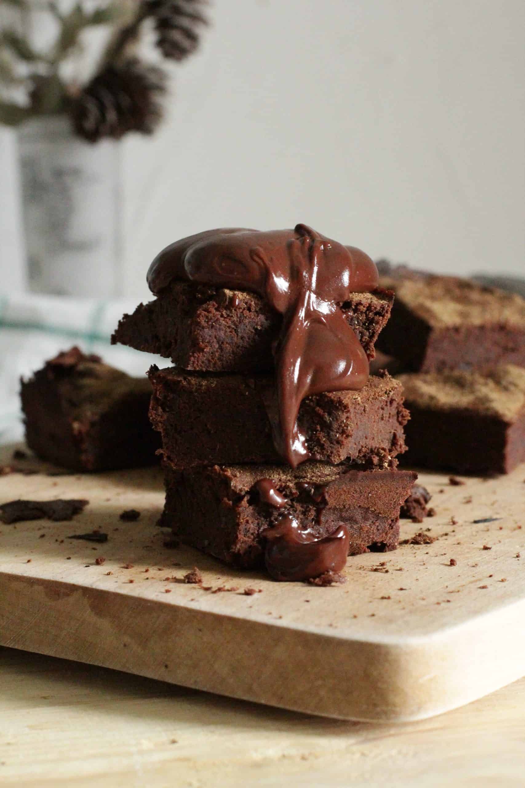 chocolate-cake-on-chopping-board-2067396 Le chocolat rend-il heureux ?